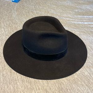 Lack of color black felt hat